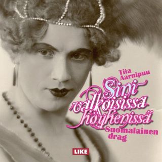 Sinivalkoisissa höyhenissä
