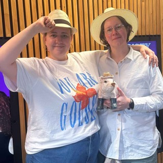 Ep190. CHLOE PETTS / Bullies, Breast Lifts & Brotherly Love