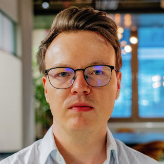 Ukrainske styrker kan bli omringet, enorme mengder russiske ammunisjon sprengt og Putins atomvåpenkatastrofe. Gjest: Fabian Hoffmann