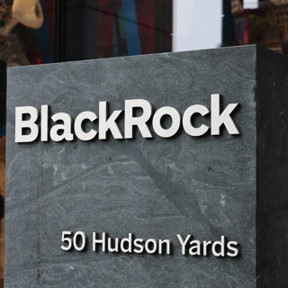 Mar 27: Wall Street Goes Full Crypto: BlackRock, GameStop, and Fidelity Jump In