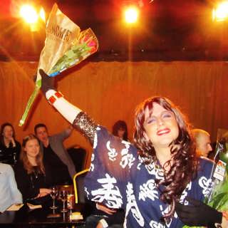 Magnus sparkades av scen – sätter upp egen show