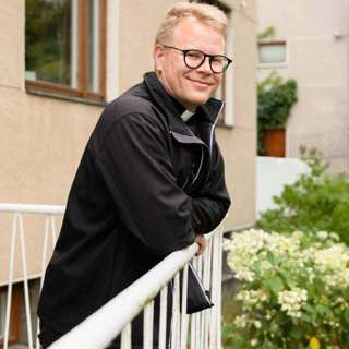 07/22: Oskari Juurikkala muuttui "militantista ateistista" katolisen kirkon vanhoilliseksi mielletyn organisaation jäseneksi