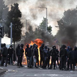 Messerangriff in Belfast - Wer steckt hinter den rassistischen Ausschreitungen?