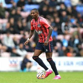 "The Pull Was The Fans, The Manager And The Size Of The Club" | Ashley Young On Signing For Everton