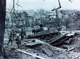 Ep. 38 - In Search of Dad's Missing War Stories and Genealogical Cruises