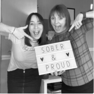 They did it together - The Sober Experiment with Alex and Lisa
