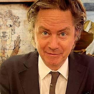 Historiens änglar: Bevingade budbärare blickar ut över våra ruiner