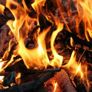 😴🔥🎵 Explore DEEP RELAXATION with Crackling FIRE and Gently Enchanting MUSIC