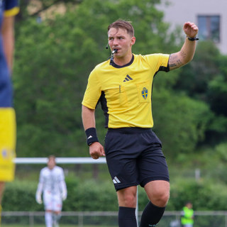 1073: I huvudet på en fotbollsdomare – möt Taib Šiśič