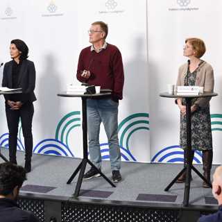 "Svårt att vara kritisk när det är landskamp i corona"