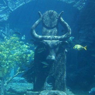 #338: Underwater Civilizations, Younger Dryas and Ley Lines Pyramid Power Grids with Matthew LaCroix