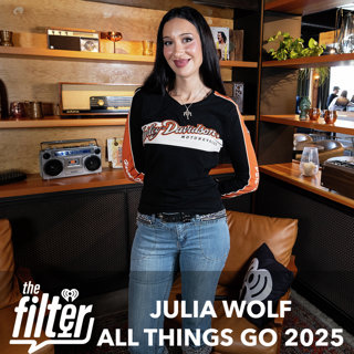 Julia Wolf on How DRAKE 'Stopped Everything' to Reach Out to Her! Why She's The Biggest TWILIGHT Fan Ever; Performed at Bella Swan's House!