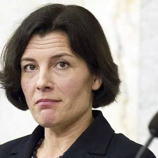 Karin Enström, försvarar hon försvaret?