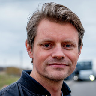 32 nye F16 til Ukraina, tilbaketrekning fra Krynky og 10 millioner kroner til Fritt Ukraina. Gjest: Peter Frølich