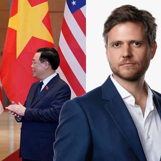 Den vietnamesiska förlåtelsen: Axel Kronholm, Bangkok