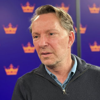 Terje Schrøder om Kongens fortjenstmedalje og illsinte publikummere: – Ble biljakt og de skulle ta oss