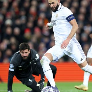 Madrid hit five at Anfield, Napoli too good for Frankfurt