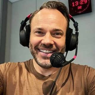 David Hellenius firar 25 år som TV-programledare – med ny fredagsunderhållning