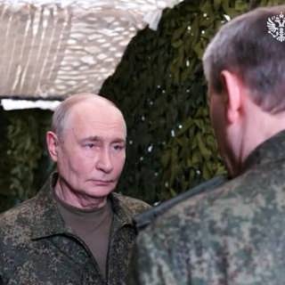 Pressad Putin försöker signalera framgång