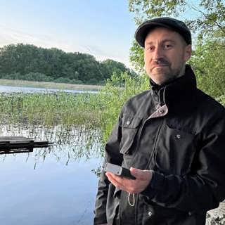 Han anpassar sin livsstil efter fladdermössen