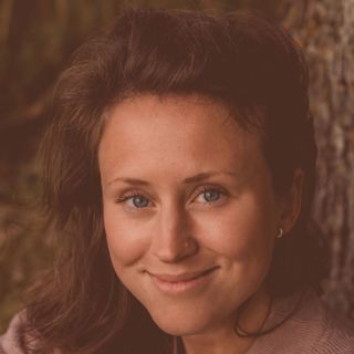 Shirin möter bokaktuella Louise Strömberg