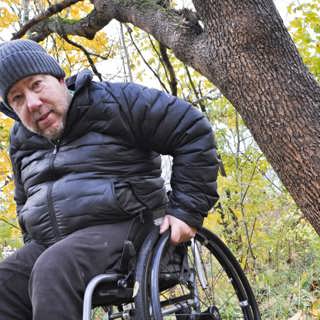 Med hjälp av rullstolen hittade Anders tillbaka till livet – i fjällen: den betyder frihet