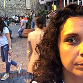 Selfies, dubbelhakor och svettiga pannor: Samira Othman, Istanbul