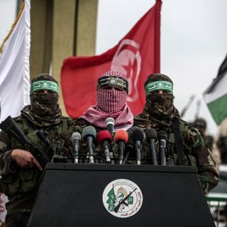 ماذا نعرف عن أبو عبيدة، الناطق باسم حماس الذي تزعم إسرائيل قتله؟