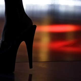 Sara jobbade som strippa: ”Det här är ju en bordell”