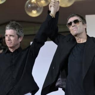 346: 3rd Cryptic Video Teases Munich, Liam and Noel Walk The Red Carpet At The DLBIA Premiere, Plus Initial Reviews Are In...