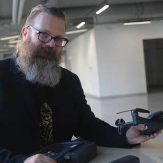 Drönare och cyberattacker - så påverkar det moderna kriget svensk forskning
