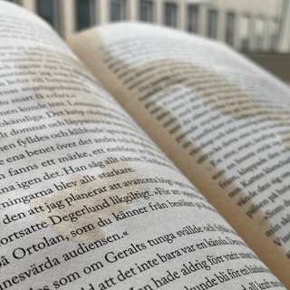 Spåren av människor på böckernas sidor