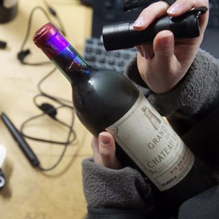 Hvordan avsløres falske vinflasker?