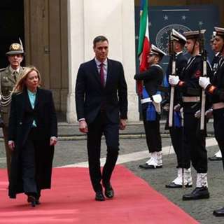 Spain Extends Border Controls, Germany Inflation Surges to 29%, Macron Secures Frigate Deal, UK Envoy Delivers Missile Plans, and more...