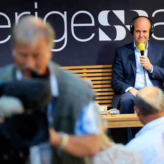 Fredrik Reinfeldt besvarar kritiken om osynlighet