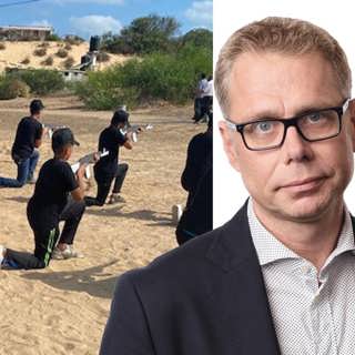 Barnen lär sig stampa på USA:s och Israels flaggor: Jan Andersson, Istanbul