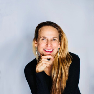 Golden Guest:Tracy Shawn