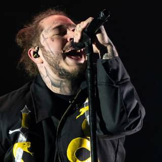 Ansiktstatuerade ledsna rappare