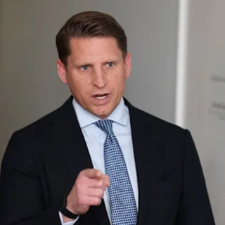 Andrew Hastie brands Pauline Hanson 'weak' and 'unfit to govern'