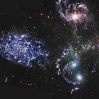 Ett år med James Webb: Uråldriga galaxer och en störig meteorit