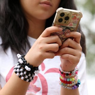 Will a social media ban for Australian teens work?