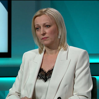 "Viens pret vienu" - Maija Āboliņa