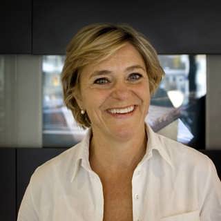 Eva Hamilton vill samordna public service