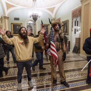 SVT-ängslan kring Trumps lögner? Skellefteåhalsduk på vift i Washington och social mediers liv efter Donald Trump