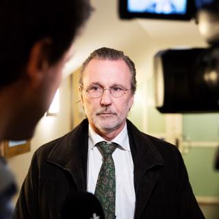 Medial visklek bakom advokats så kallade Säpo-utspel, medier PR-kampanjar inför VM, fejd om reklamavbrott i TV4 och politikerägd närradio