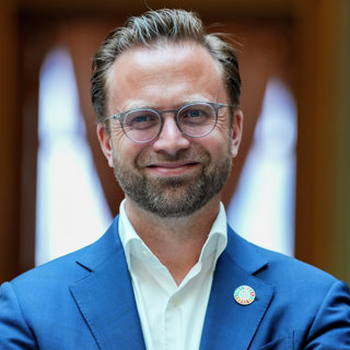 ASTRUP: Plan for et nytt Høyre, «helt utenkelig» at ikke Ap-politikerne visste at de løy, og Stoltenbergs ferie