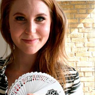 Caroline pluggade till präst – blev trollkarl