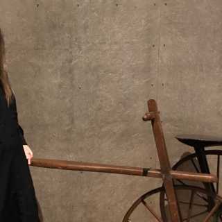 Karin berättar om kvinnors historia genom cyklar och dammsugare (R)