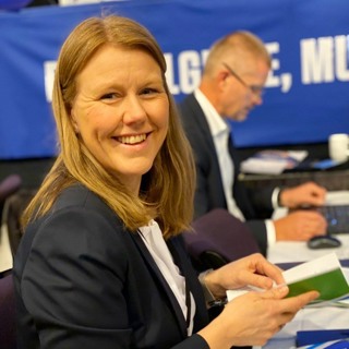 41. Hun leder NFFs krisekommunikasjon