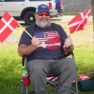 I danskerbyen Elk Horn fester de, mens Trump truer Grønland